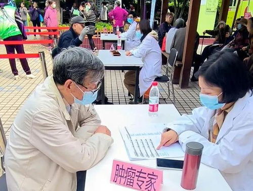 健康服務(wù)進(jìn)社區(qū)，義診咨詢暖人心